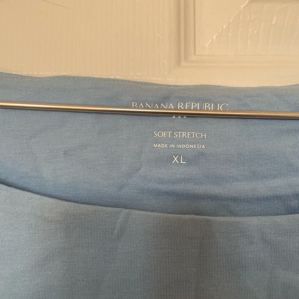 Banana Republic Light Blue Short Sleeve Tee - Picture 2 of 3